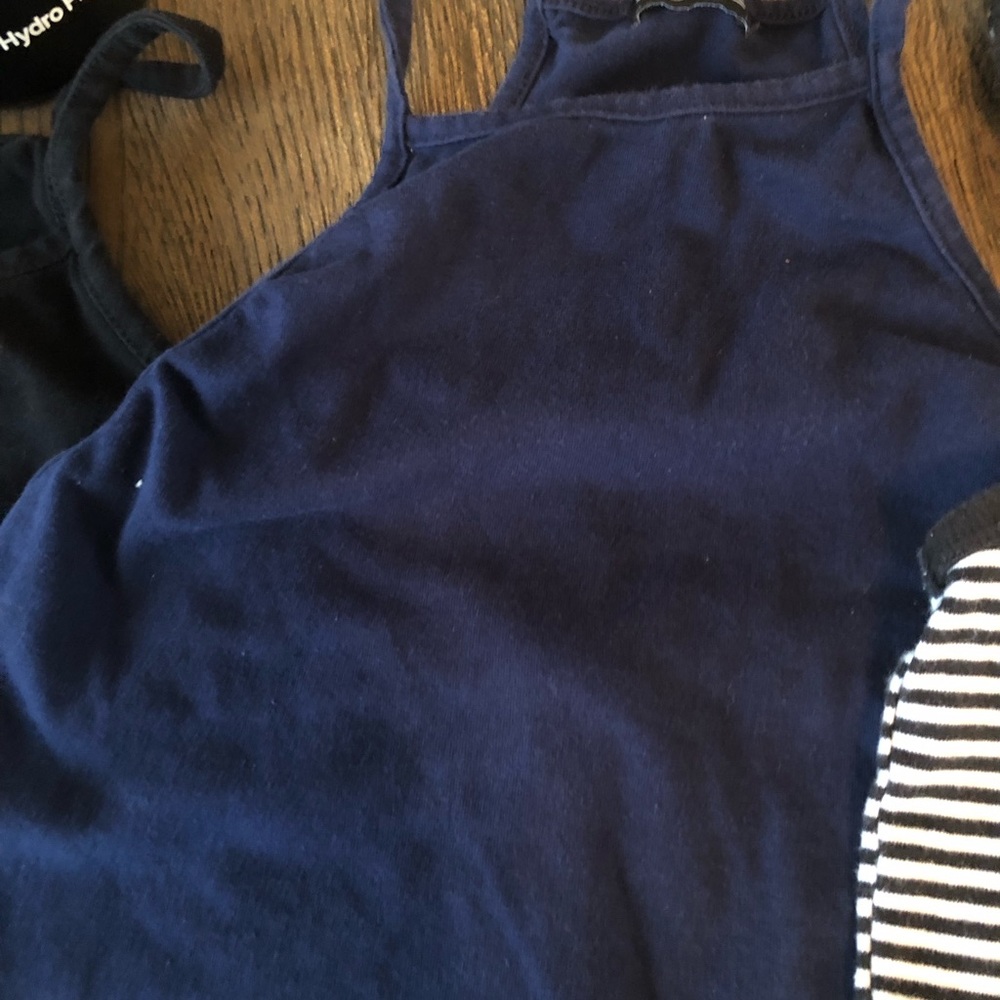 (3) Racerback crop tops - Picture 4 of 5